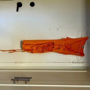 I’m selling a fashion nova dress